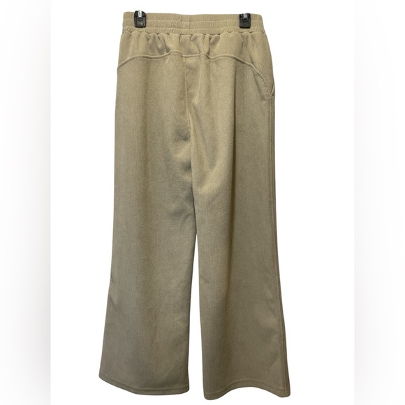 Halara high waisted pocket wide leg corduroy  pants almond milk size M - Picture 3 of 4